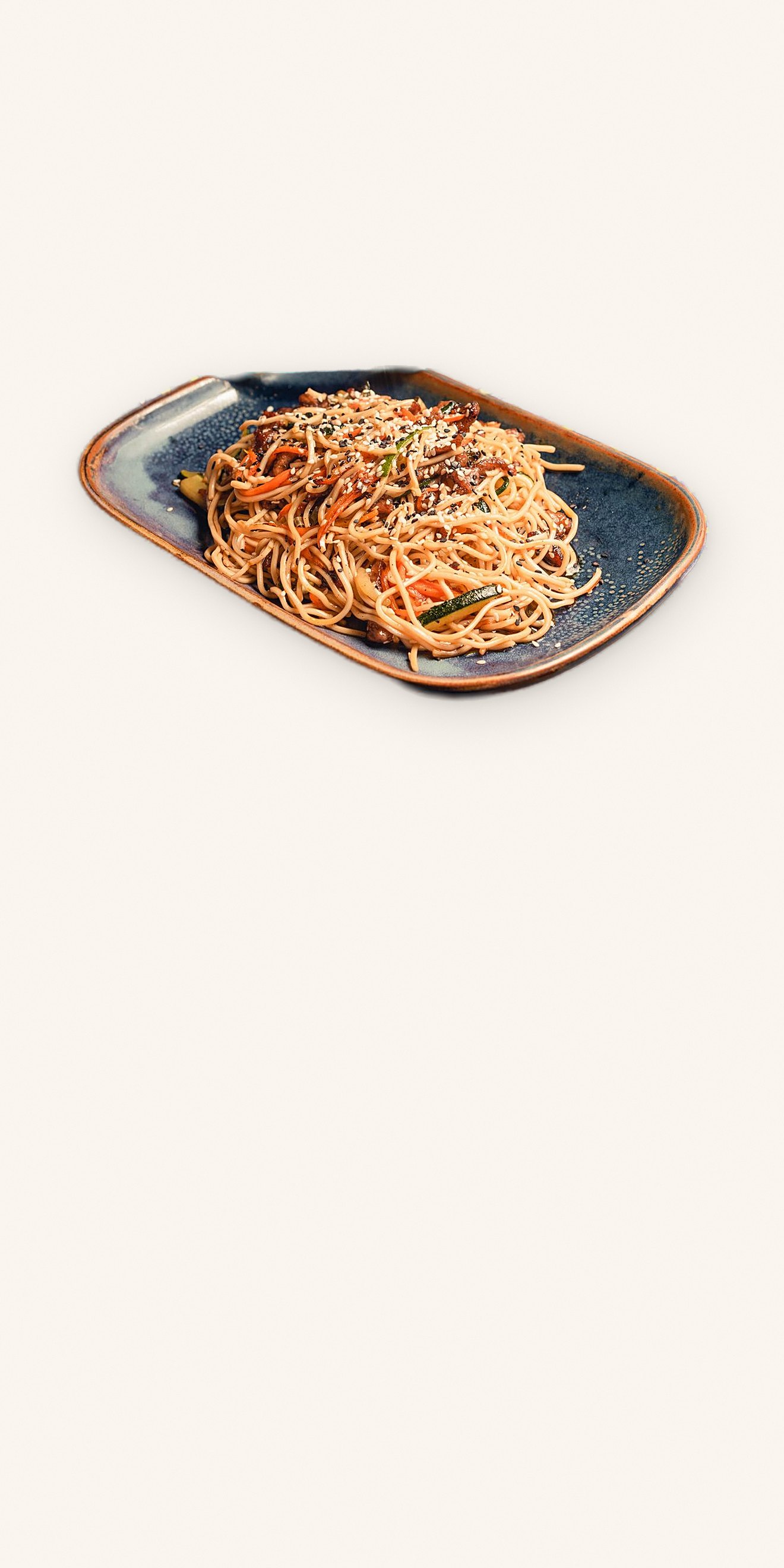 Aštrūs Wok makaronai su brandinta jautiena